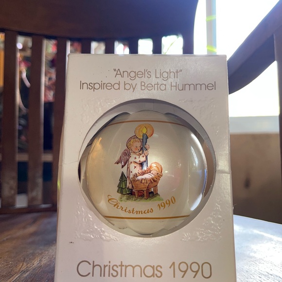 Hummel Other - Hummel Christmas 1990 Ornament - Cream and Gold